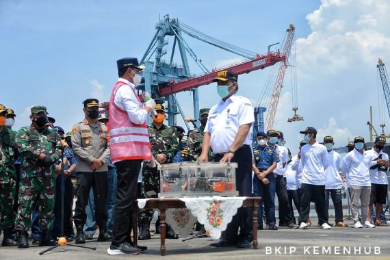 Menhub Minta KNKT Segera Periksa CVR Sriwijaya Air SJ-182 - JPNN.COM