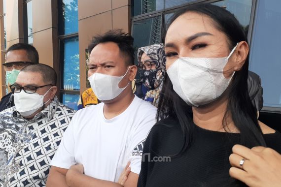 Vicky Prasetyo Belum Menalak Kalina Ocktaranny, Ini Alasannya - JPNN.COM