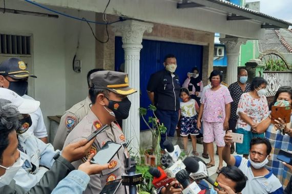 Datang ke Rumah Keluarga Penyerang Mabes Polri, Kapolsek Ciracas Titip Pesan Ini - JPNN.COM