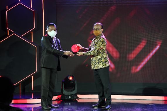 Sukses Meluncurkan Program Mang Covid, Kemnaker Raih Merdeka Award 2021 - JPNN.COM