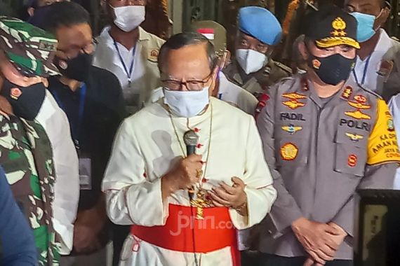 Uskup Ignatius Imbau Umat Kristiani Jangan Takut untuk Beribadah - JPNN.COM