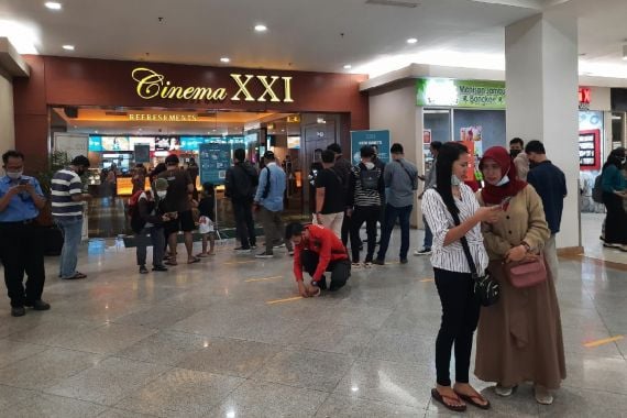 Hari Pertama Dibuka, Bioskop di Surabaya Diserbu Pengunjung - JPNN.COM