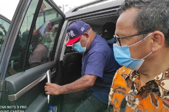 Gubernur Papua ke Perbatasan PNG Naik Ojek, Bayarnya Sebegini, Hendri Bingung - JPNN.COM