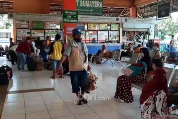 Libur Panjang, Jumlah Penumpang dari Terminal Kampung Rambutan Meningkat - JPNN.COM