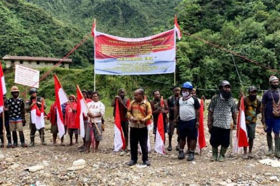 Merdeka! Merah Putih Berkibar di Distrik Tembagapura Papua, KKB jangan Macam-macam - JPNN.COM
