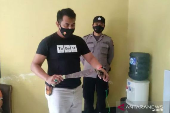 Ahmad Sidik Sedang Tidur di Kamar, Anak Masuk Bawa Golok, Terjadi Pembantaian, Geger - JPNN.COM