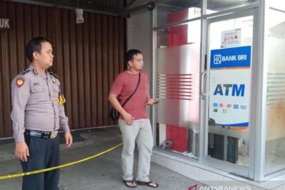 Mesin ATM BRI Dibobol Maling, Uang Ratusan Juta Rupiah Raib - JPNN.COM