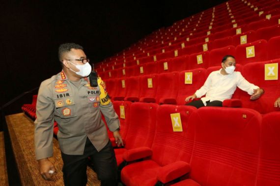 Awas! Berani Langgar Prokes, Eri Cahyadi Bakal Tutup Lagi Bioskop di Surabaya - JPNN.COM