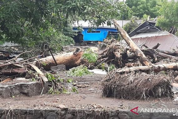 Korban Meninggal Akibat Banjir Lahar Dingin Gunung Ili Lewotolok di Lembata Bertambah - JPNN.COM