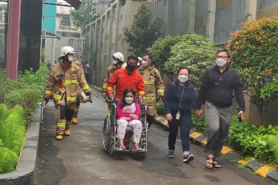 Trafo Basemen Apartemen Tamansari Sudirman Terbakar, Ratusan Penghuni Dievakuasi - JPNN.COM