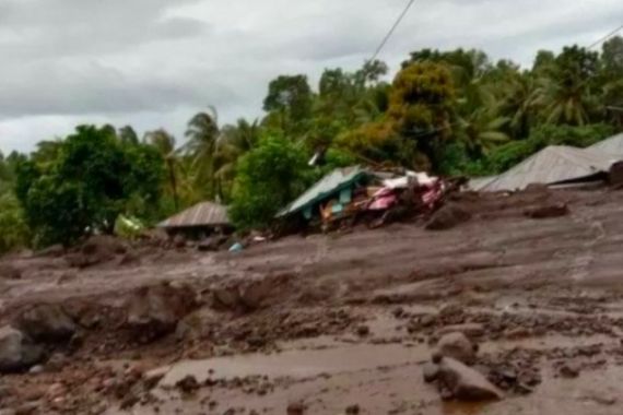 Banjir Bandang Flores Timur, Sebanyak 27 Warga Belum Ditemukan - JPNN.COM