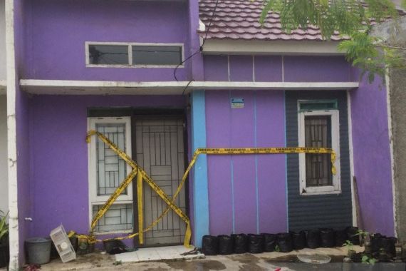 Dari Rumah Blok C Nomor 06, Densus Menyita Dua Dus, Ini Isinya - JPNN.COM