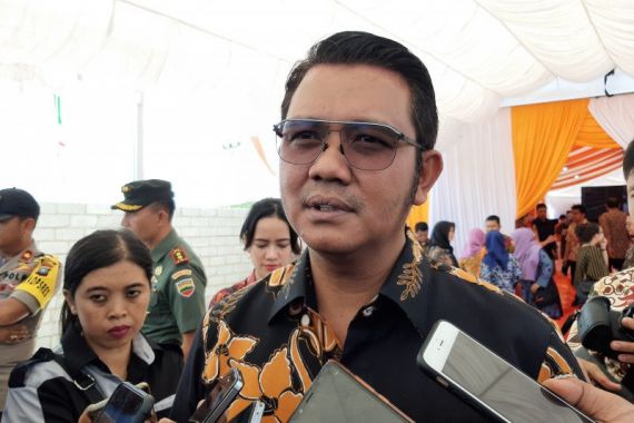 Bupati Bintan Menyerahkan Paspor ke Imigrasi Tanjungpinang, Ada Apa? - JPNN.COM