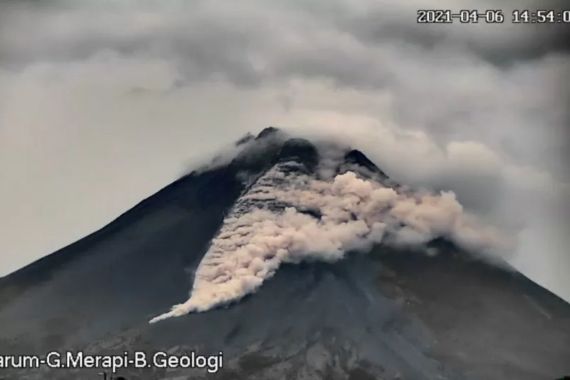 BPPTKG: Gunung Merapi 2 Kali Meluncurkan Awan Panas, dan 44 Kali Gempa - JPNN.COM
