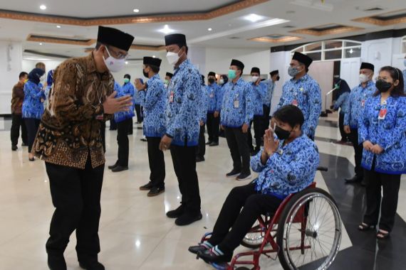 Seskemenpora Gatot Lantik Pejabat Fungsional Tertentu dan Pranata Keuangan APBN - JPNN.COM