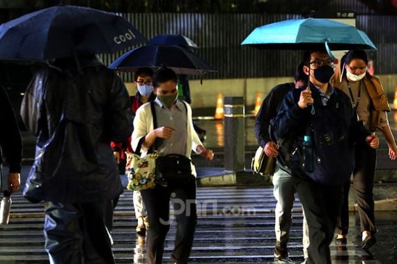 Prakiraan Cuaca di Jakarta Hari Ini 18 Agustus, Perlu Sedia Payung? - JPNN.COM