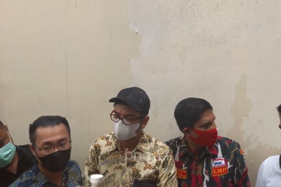 Sambangi Polda Metro Jaya, Rio Reifan Laporkan Mantan Istrinya dan Sandy Tumiwa - JPNN.COM