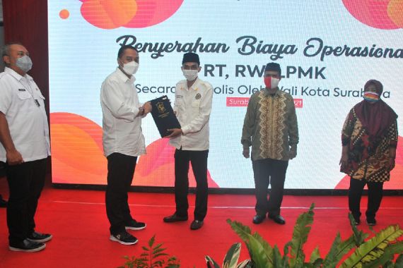 Horeee, Wali Kota Surabaya Naikkan Biaya Operasional RT, RW, dan LPMK 100% - JPNN.COM