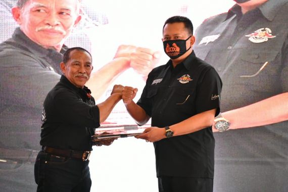 Bamsoet Dikukuhkan Sebagai Ketum Pengurus Besar Keluarga Olahraga Tarung Derajat - JPNN.COM