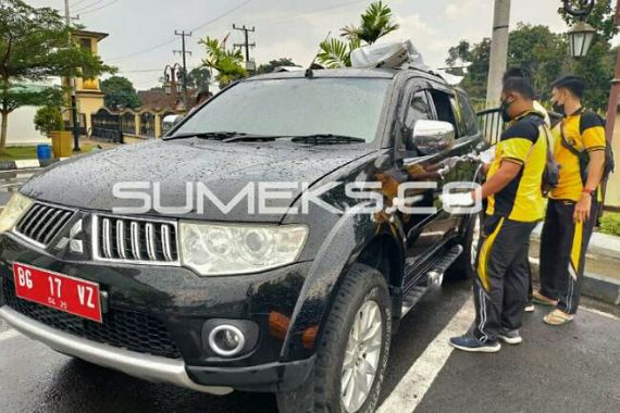 Mobil Pejabat Pemkab OKUS Dibobol Maling, Laptop dan Tas Berisi Uang Raib - JPNN.COM