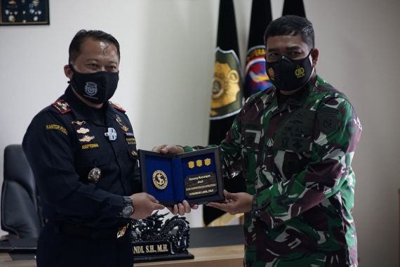 Menjalin Sinergi, Bea Cukai Menerima Kunjungan TNI AL Pantoloan dan Ternate - JPNN.COM