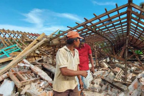 Keanehan Sebelum Gempa Malang, Biasanya Kakek Titip Permen - JPNN.COM