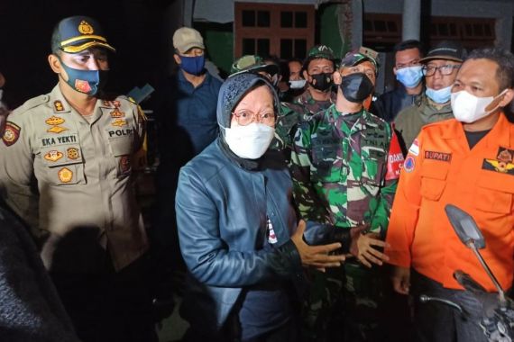 Mensos Risma Bakal Merelokasi Rumah Warga yang Terdampak Gempa Malang - JPNN.COM