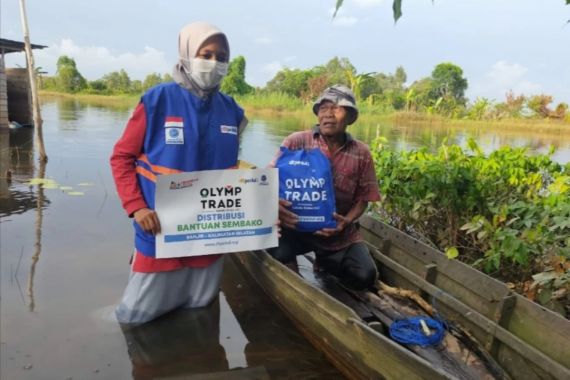 Olymp Trade Gandeng DT Peduli Salurkan Bantuan untuk Korban Banjir Kalsel - JPNN.COM
