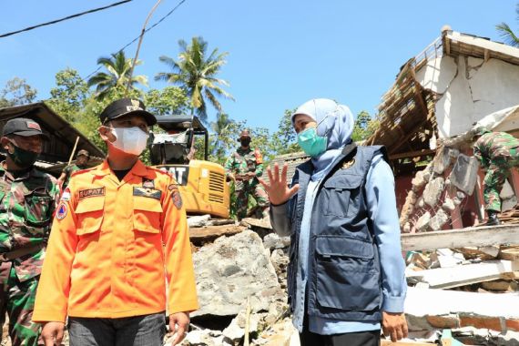 Khofifah Berharap Rekonstruksi Bangunan Terdampak Gempa Malang Selesai dalam Dua Bulan - JPNN.COM
