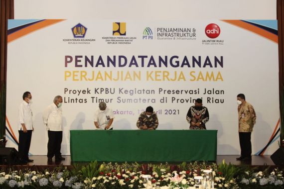 Menteri PUPR: Preservasi Jalintim Riau Diharapkan Meningkatkan Perekonomian - JPNN.COM