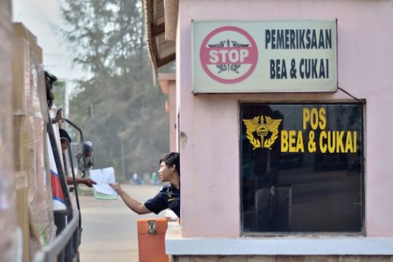 Ketahuilah, Ini Ketentuan Bea Cukai Bagi Orang yang Melewati Perbatasan Indonesia - JPNN.COM