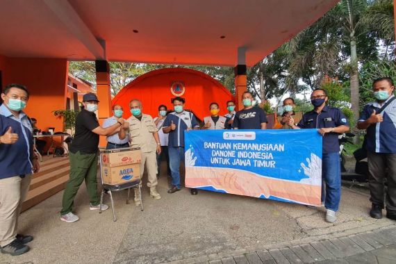 Bantuan dari Danone Diterima Langsung oleh Kepala BPBD Kabupaten Malang - JPNN.COM