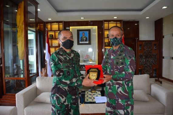 Jenderal Andika Bantu APD untuk RS TNI AD Kodam XVII/Cendrawasih - JPNN.COM