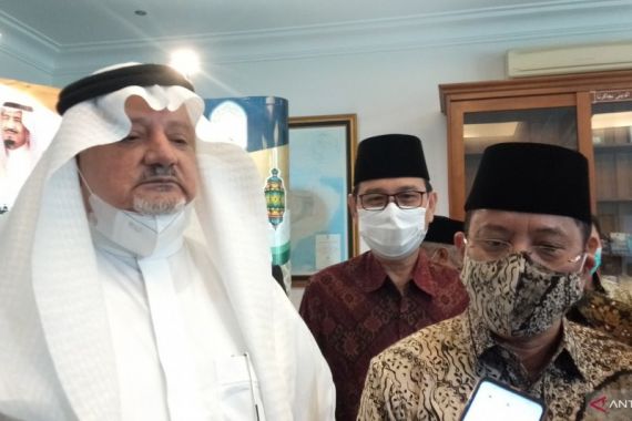 Bagi-Bagi Kurma di Jakarta, Dubes Saudi Sampaikan Janji Manis soal Ibadah Haji - JPNN.COM