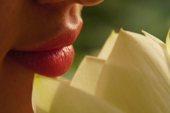5 Tips Bibir Tetap Terlihat Sehat Saat Berpuasa - JPNN.COM