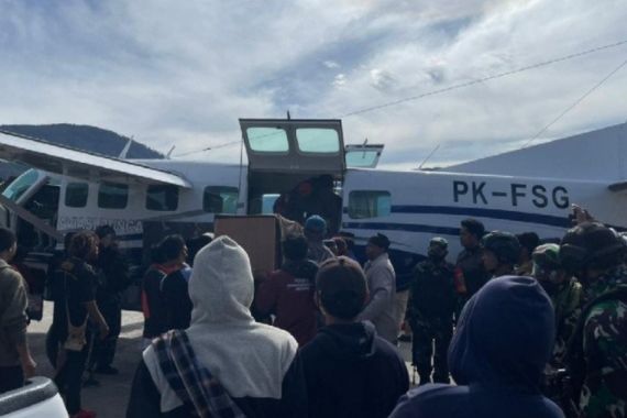 Jenazah Korban Penembakan KKB di Kabupaten Puncak Dibawa ke Makassar - JPNN.COM