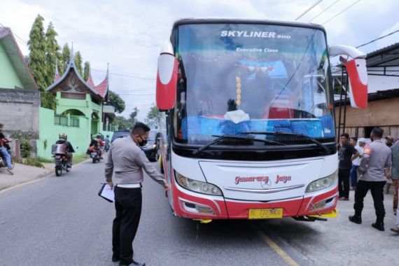 Tiga Siswa SD Tewas Ditabrak Bus Gumarang Jaya, 2 Luka-luka - JPNN.COM