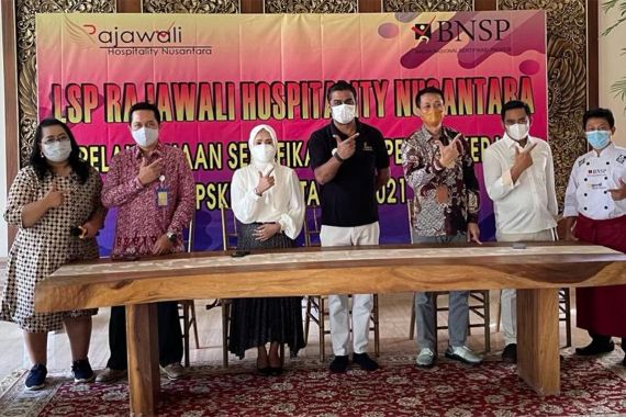 BNSP Sertifikasi Kompetensi SDM Perhotelan dan Restoran di Sekitar Candi Borobudur - JPNN.COM