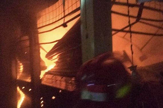 Kebakaran di Pasar Cibinong Bogor, Penyebabnya Belum Diketahui - JPNN.COM