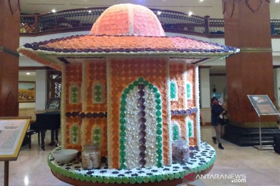 Unik, Miniatur Masjid Model Limasan Ini Terbuat dari Makanan Lho - JPNN.COM