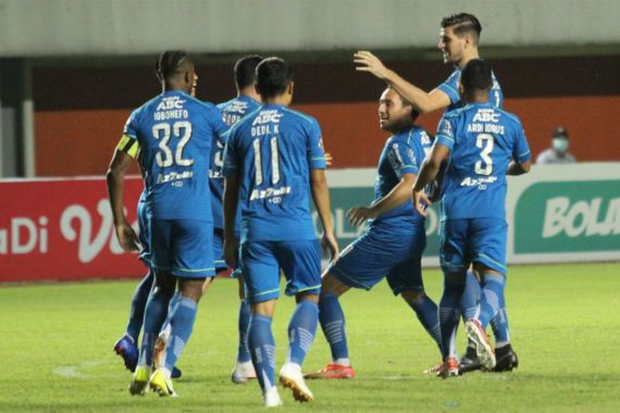 Bhayangkara FC Vs Persib 0-2, Ada Keributan di Pinggir Lapangan - JPNN.COM