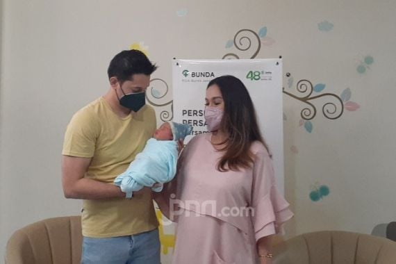 Anak Pertama Lahir, Andrew Andika Sampai Lupa Cara Azan - JPNN.COM