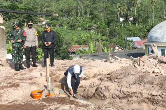 Pemprov Jatim Percepat Pembangunan Rumah Sementara untuk Pengungsi Gempa Malang - JPNN.COM