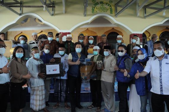 Azis Syamsuddin Salurkan Bantuan Kepada Masyarakat Terdampak Badai Seroja di NTT - JPNN.COM