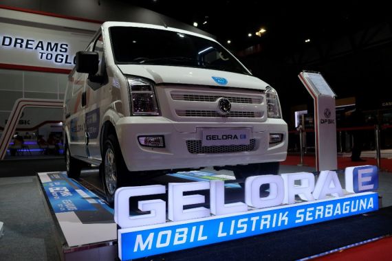 Mengenal Keunggulan Minivan Listrik Pertama di Indonesia - JPNN.COM