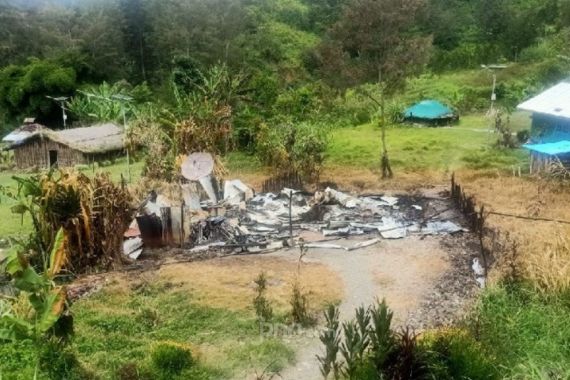 Kelompok Teroris Berulah di Papua, Bakar Rumah Warga Hingga Tembaki Mapolsek Ilaga - JPNN.COM