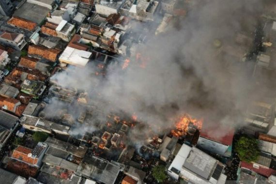 Kebakaran Taman Sari, Diperkirakan 112 Rumah Hangus Diamuk Si Jago Merah - JPNN.COM