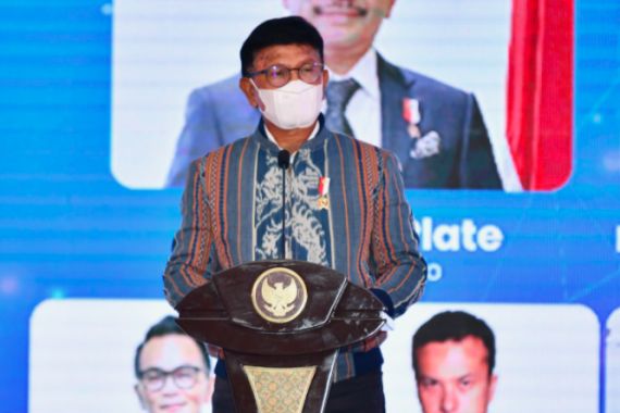 Sertifikat Vaksin Jokowi Diduga Bocor, Begini Respons Menkominfo  - JPNN.COM