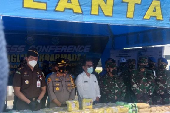 110 kg Sabu-sabu dan Ekstasi Tangkapan TNI AL Diserahkan kepada BNN - JPNN.COM
