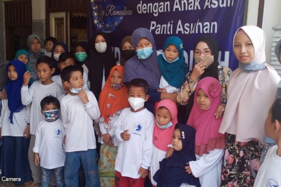 Lies Damayanti Bantu Anak-anak Yatim dan Duafa - JPNN.COM